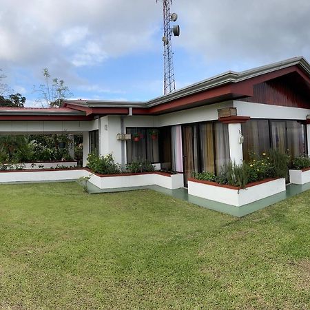 Las Pavitas Cottages La Fortuna Bagian luar foto