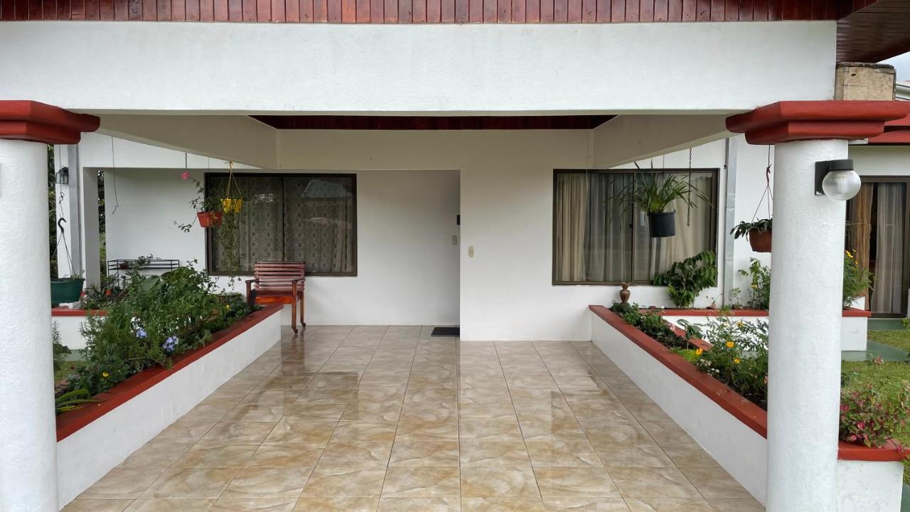 Las Pavitas Cottages La Fortuna Bagian luar foto